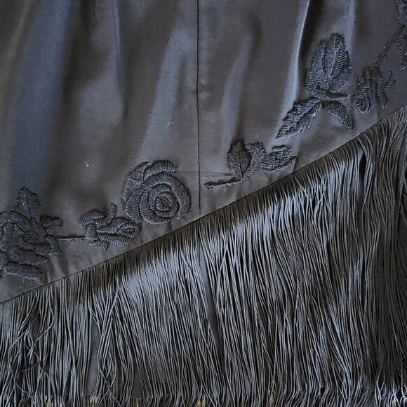 VTG BCBGMAXAZRIA wool black embroidered/fringe skirt Sz 4 - Picture 15 of 16